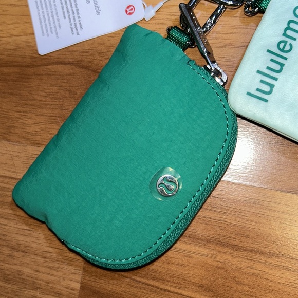 NWT Lululemon Athletica Dual Pouch Wristlet in Emerald Ice/Mint Moment - Picture 4 of 9